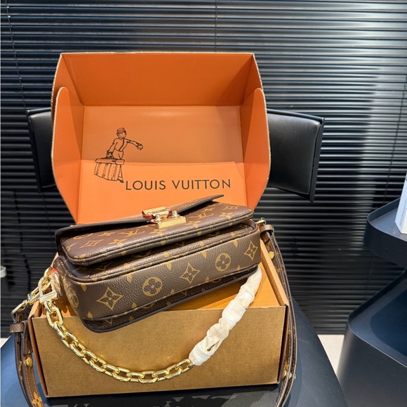Louis Vuitton Classic Monogram Crossbody Bag - Picture 6 of 8